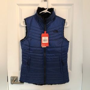 The North Face TNF Mossbud Reversible vest NWT